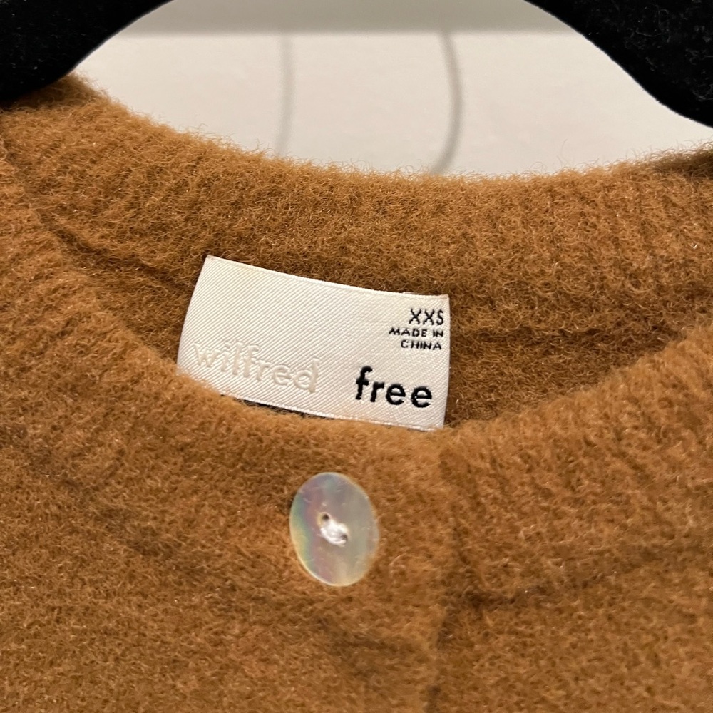 Aritzia (Wilfred Free) Brown Soft Knit Button-Up Short Sleeve Cardigan - Picture 4 of 4